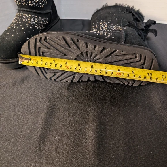 UGG Limited Edition Swarovski Rhinestone Bailey Boot Velvet Bow Tie - Picture 12 of 13